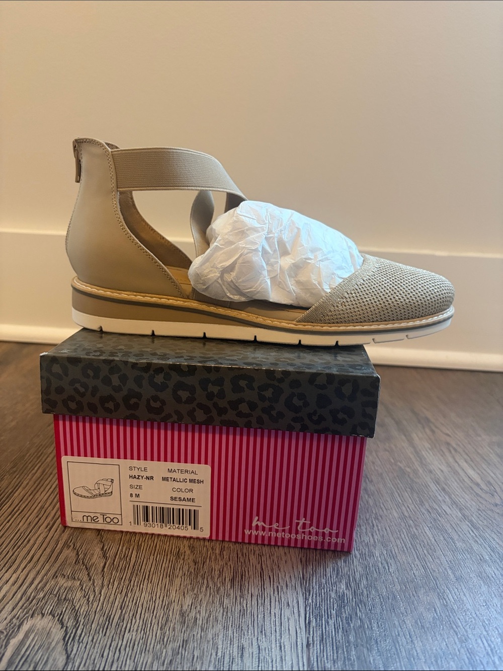 Brand New -Me Too Classic tab sandle, closed toe